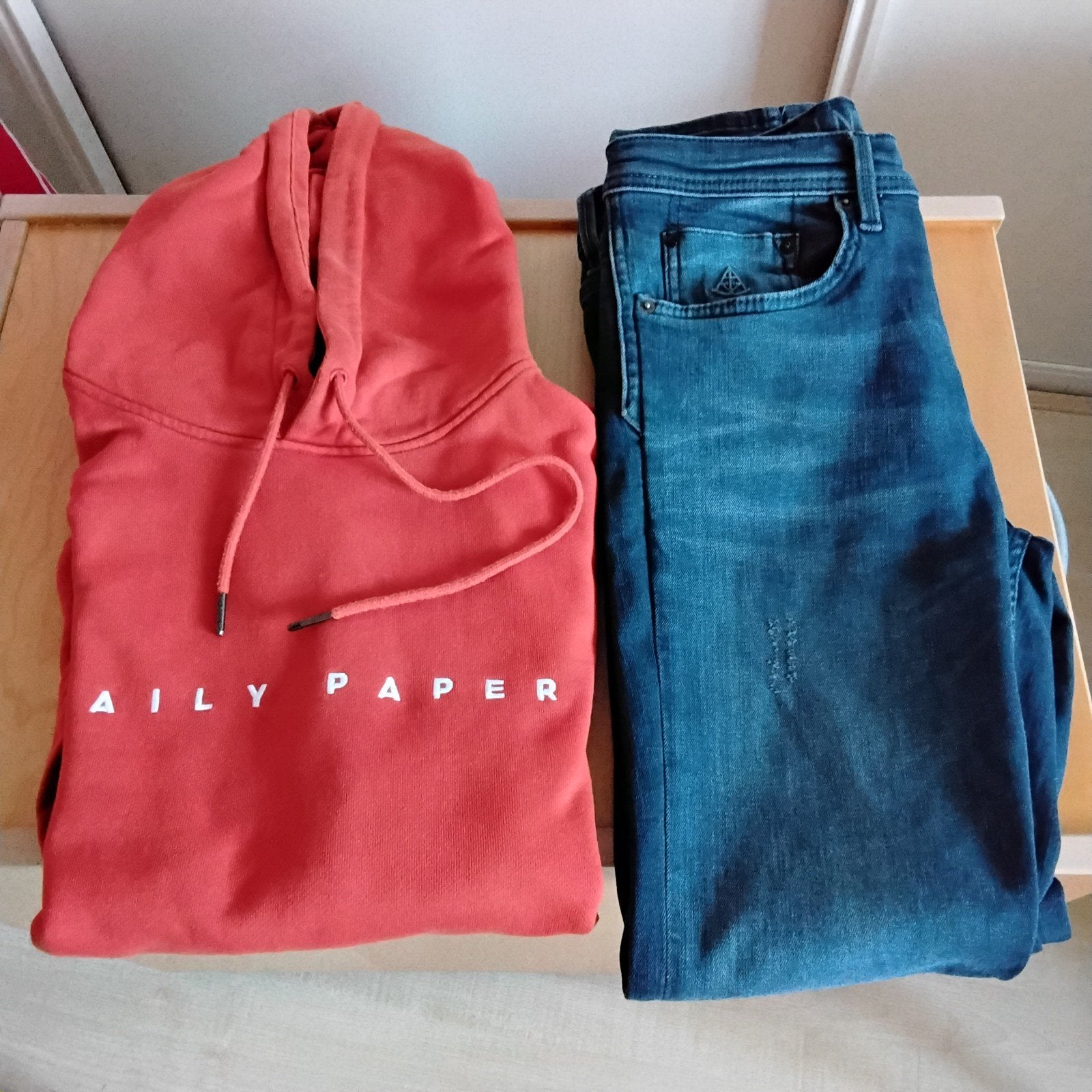 Hallinger spijkerbroek en Daily Paper hoodie maat S, Kleding | Heren, Ophalen of Verzenden, Zo goed als nieuw, Grijs, W32 (confectie 46) of kleiner