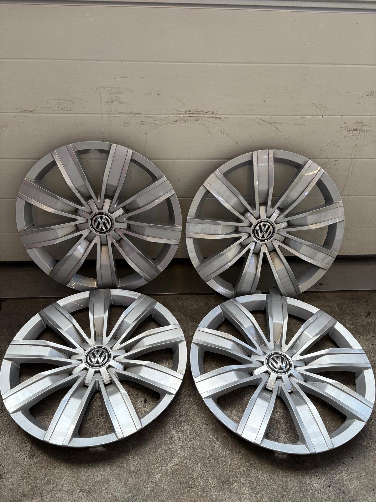 Volkswagen wieldoppen 16 inch, Auto diversen, Wieldoppen, Ophalen of Verzenden, Zo goed als nieuw