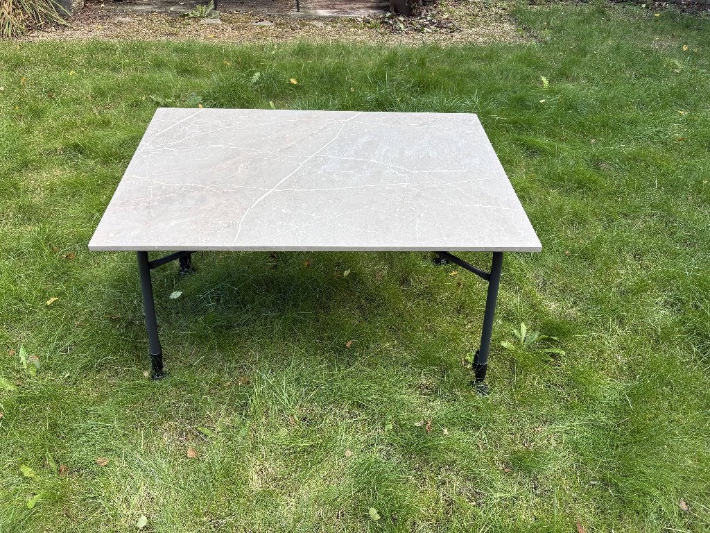 Mooie in hoogte verstelbare campingtafel (z.g.a.n!), Caravans en Kamperen, Kampeermeubelen, Ophalen, Zo goed als nieuw, Campingtafel