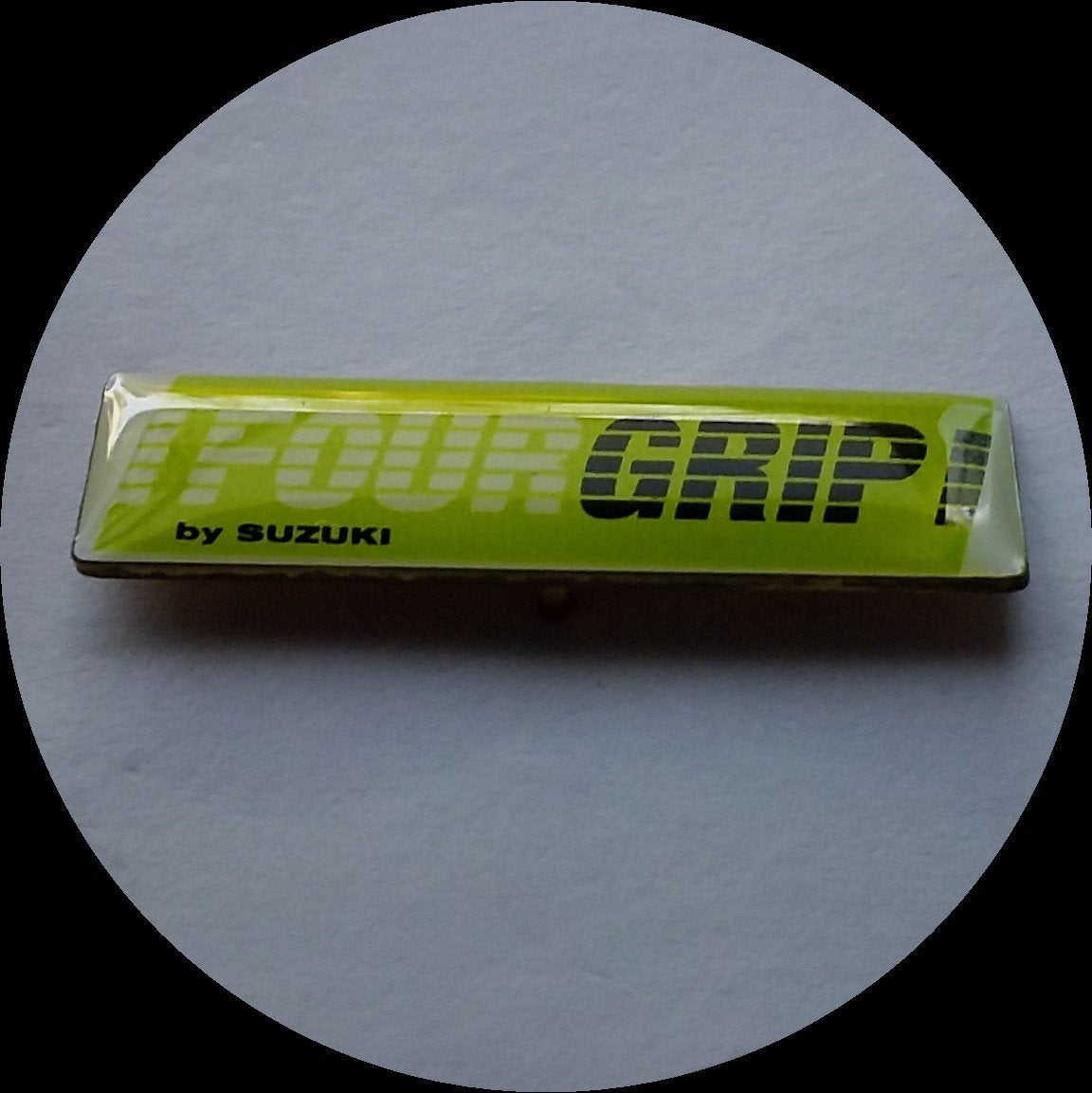 FOUR GRIP by SUZUKI pin, Verzenden, Zo goed als nieuw, Transport, Speldje of Pin