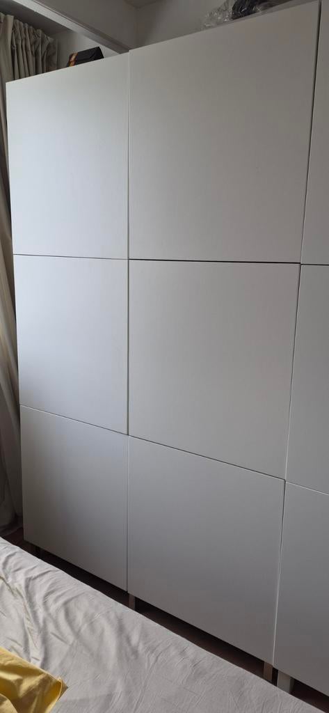 Ikea BESTA kast - Donkerbruine opbergkast met witte deuren, Huis en Inrichting, Kasten | Kledingkasten, Overige materialen, 100 tot 150 cm