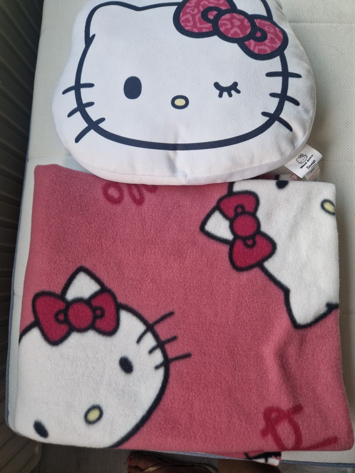 Hello Kitty kussentje en plaid, Ophalen, Zo goed als nieuw