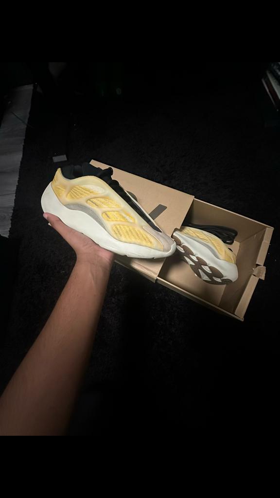 Yeezy 700 v3 maat 42 2/3, Kleding | Heren, Schoenen, Verzenden, Zwart, Sneakers of Gympen, Zo goed als nieuw