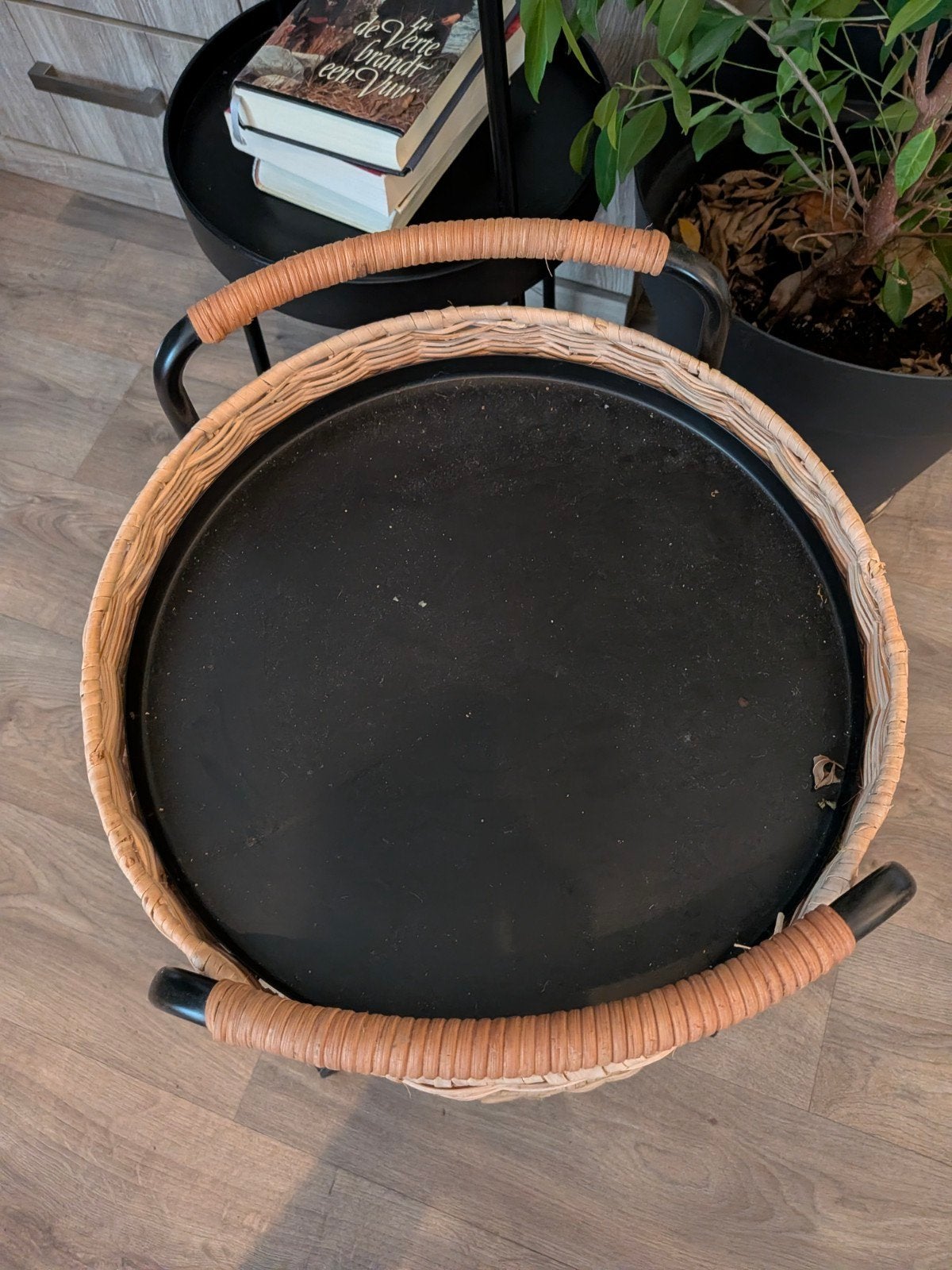 Vintage rotan mand op wielen met dienblad, Huis en Inrichting, Ophalen, Gebruikt, Mand, Rond