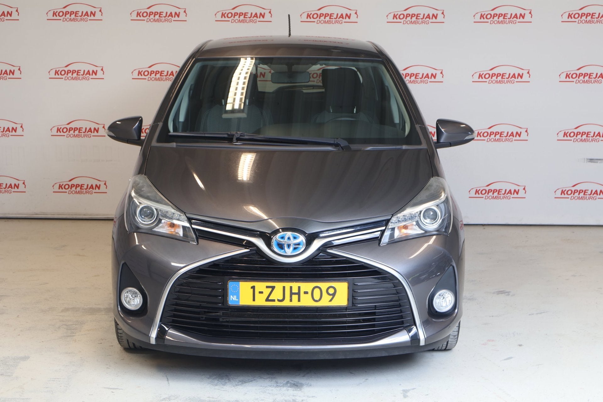 Toyota Yaris 1.5 Hybrid Lease NL auto, Cruise controle, navi, 4 cilinders, 49 €/maand, Origineel Nederlands, Hybride Elektrisch/Benzine