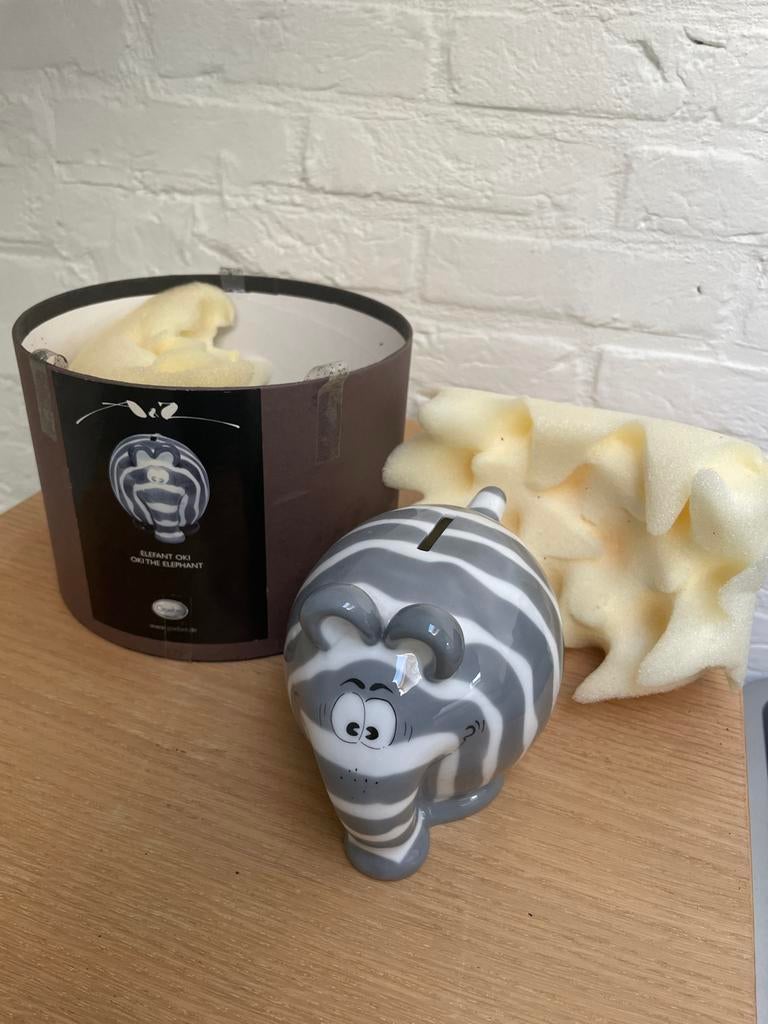 Goebel Spaarpot Olifant Oki - Zo goed als nieuw, Ophalen, Zo goed als nieuw, Steen, Aardewerk of Keramiek, Dier