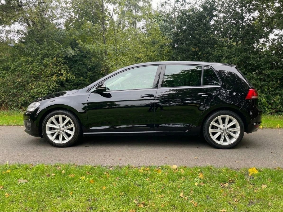 Volkswagen Golf 1.2 TSI Highline | Cruise + Clima + Navi Nu, Auto's, Voorwielaandrijving, Stof, Gebruikt, Zwart