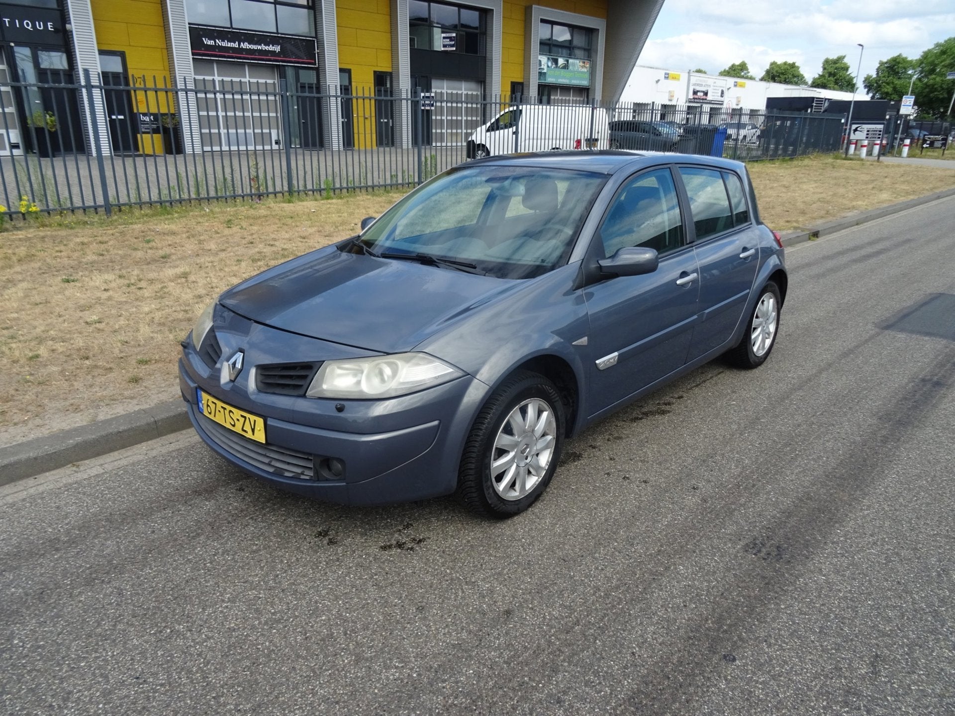 Renault Mégane 2.0-16V Tech Line automaat, Auto's, Renault, 1998 cc, 135 pk, Gebruikt, 4 cilinders