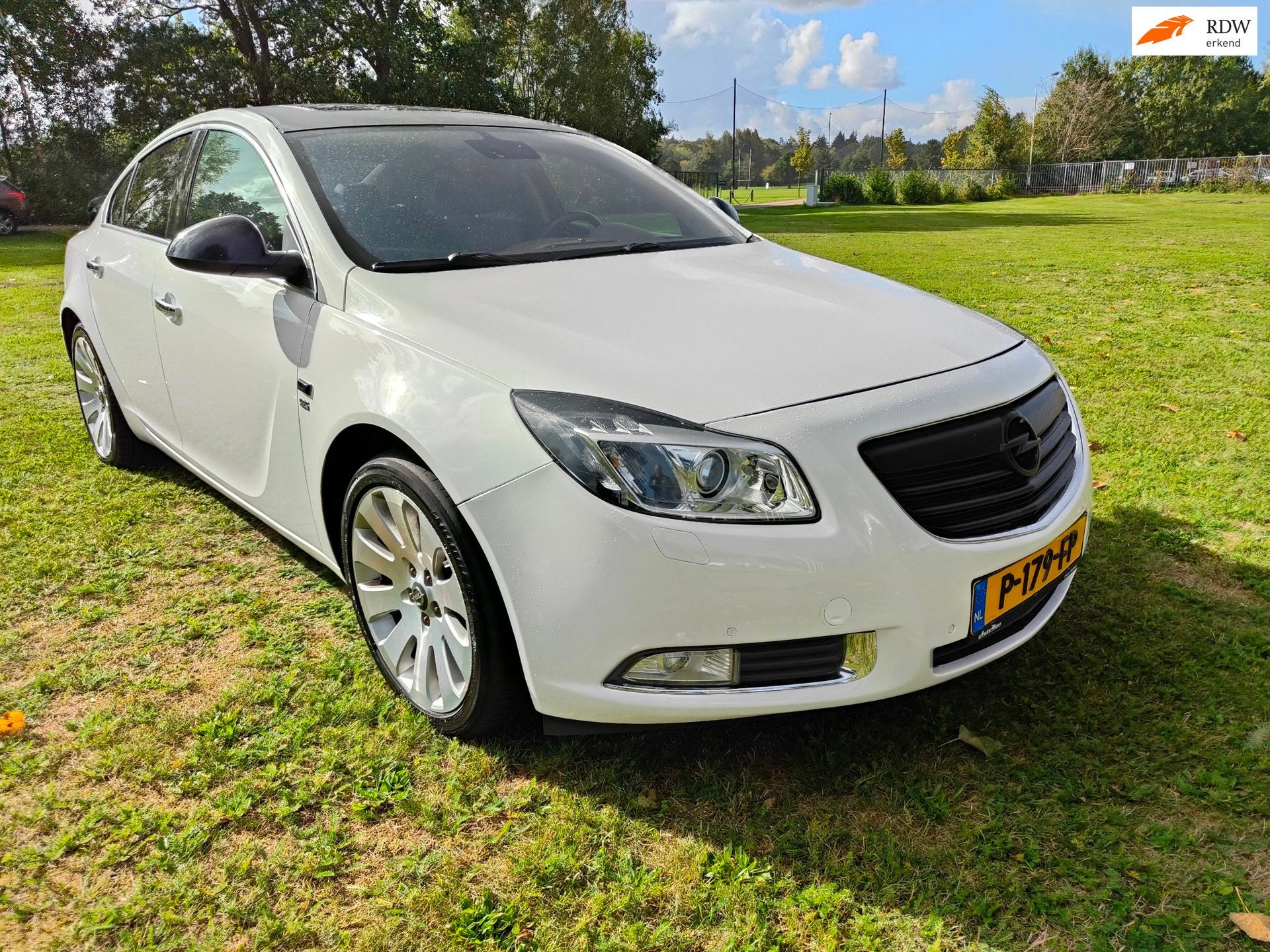 Opel Insignia 2.8 T Sport 4x4 ( 260PK ), Auto's, Wit, Leder, Handgeschakeld, Vierwielaandrijving