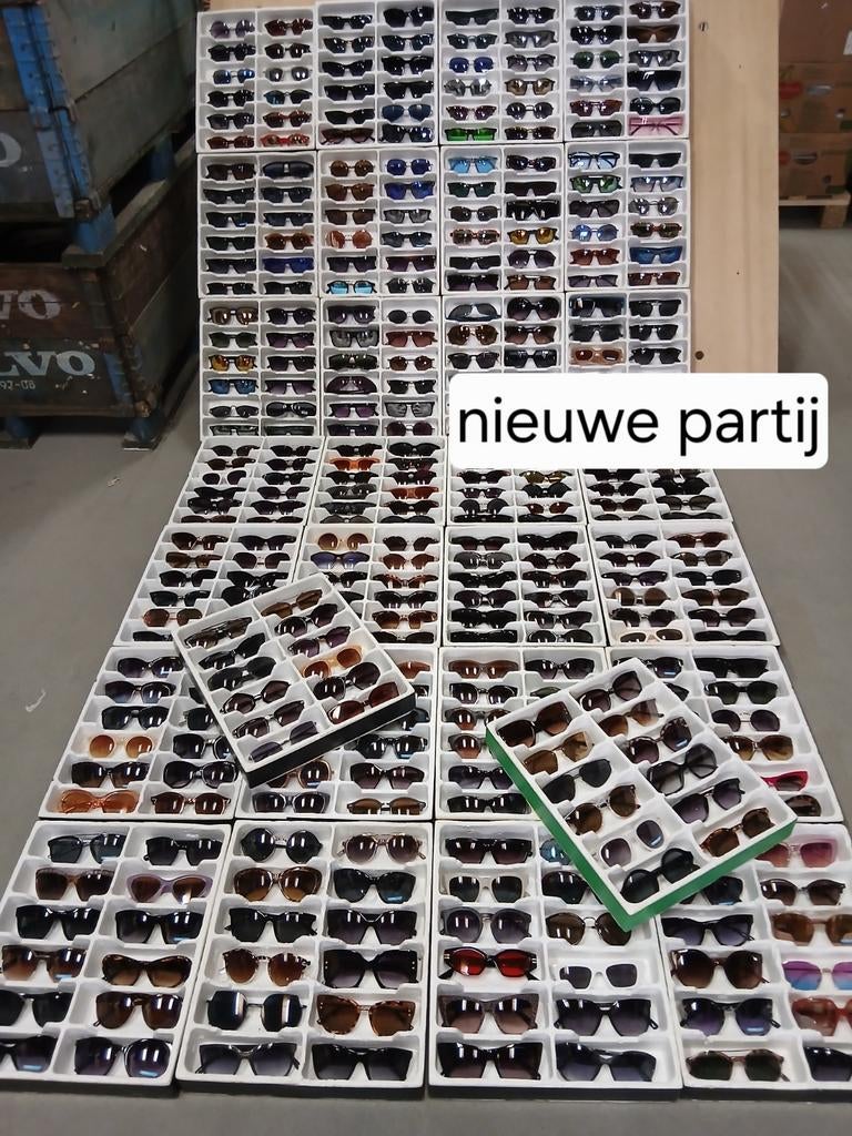 kleine partijtjes zonnebrillen en leesbrillen en tassen, Ophalen, Overige categorieën