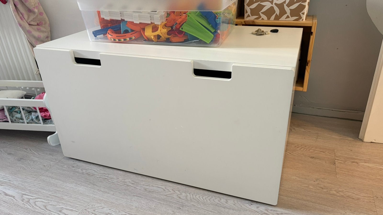 Witte opbergkist met kleine schades, Ophalen, Gebruikt, Jongen of Meisje