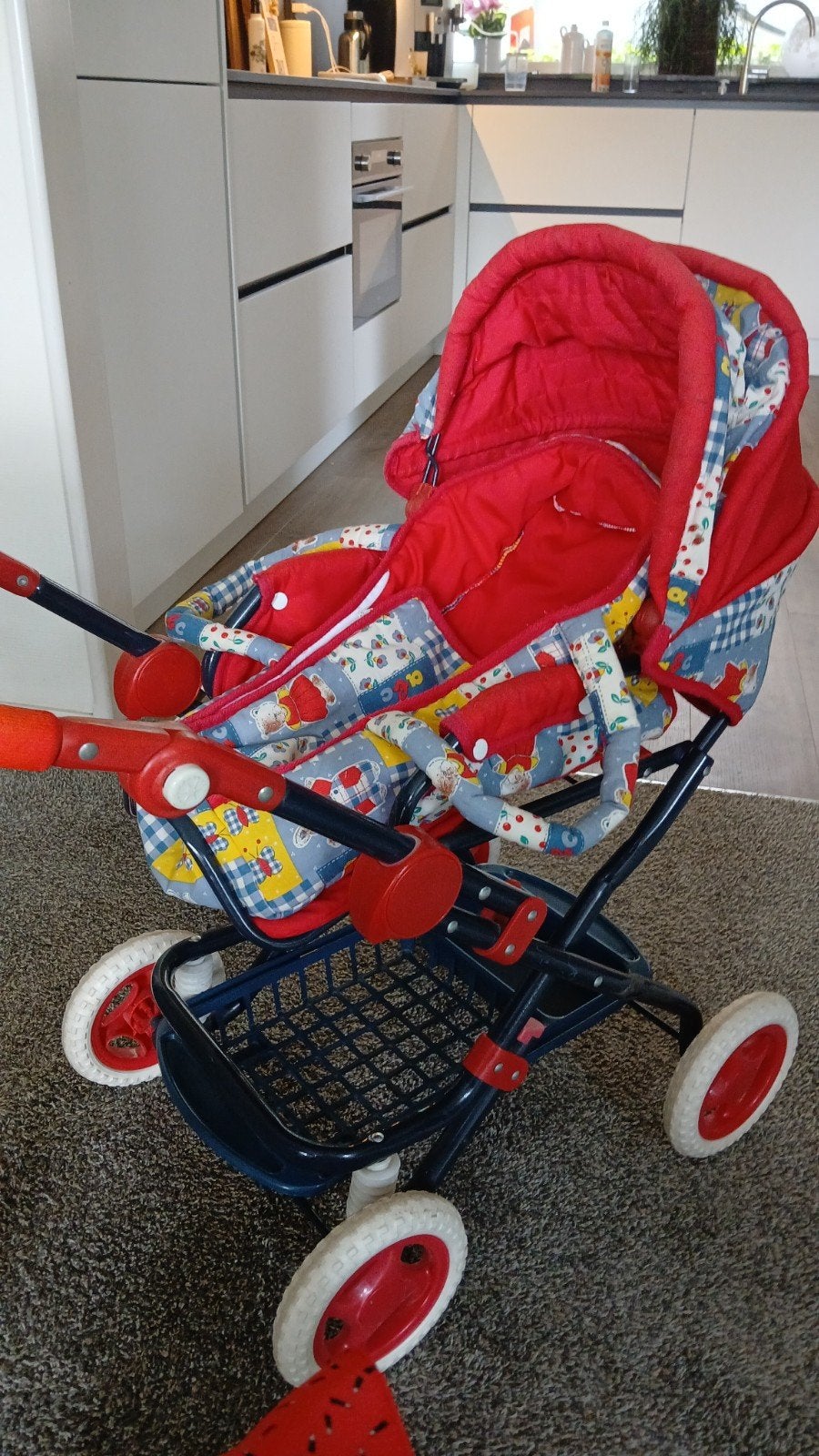 Verstelbare duwstang poppenwagen rood/blauw geruit, Ophalen of Verzenden, Zo goed als nieuw, Overige typen