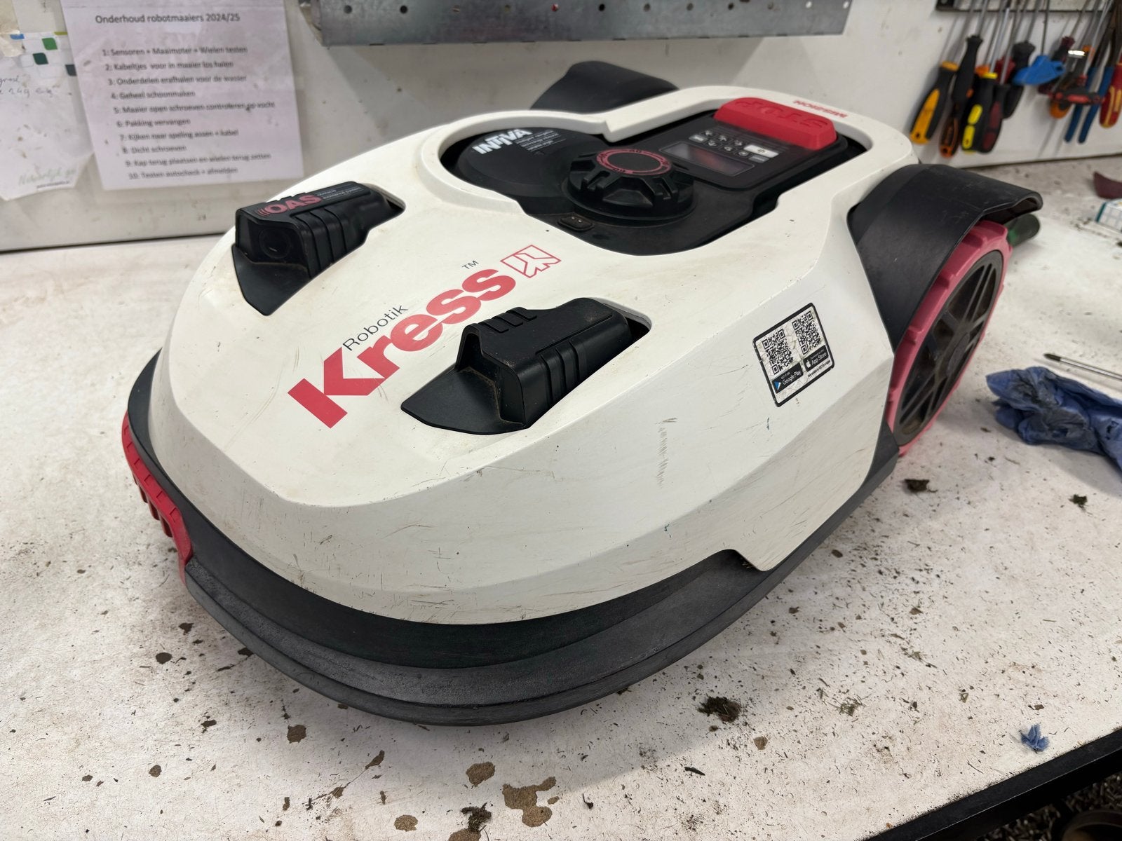 Kress KR123E Robotmaaier - bedraad tot 2500m2! Bouwjaar 2022, Tuin en Terras, Ophalen, Gebruikt, Minder dan 20 cm, Bestuurbaar via app