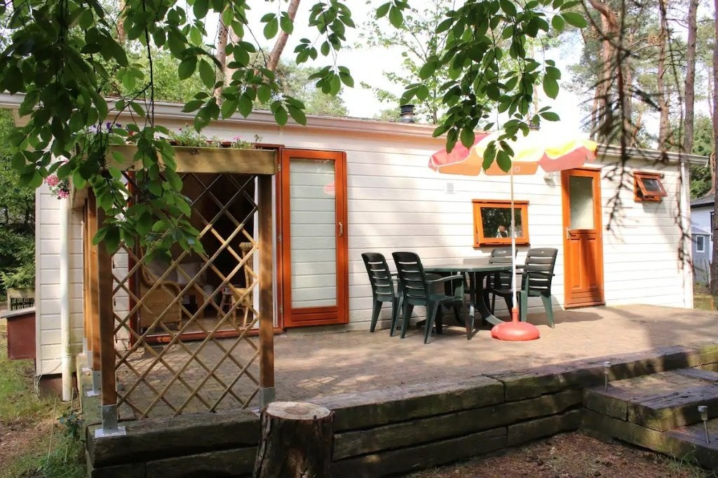 Te koop: Chalet op de Weluwe - Capfun Doornspijk, In bos, Zwembad, 2 slaapkamers, Recreatiepark