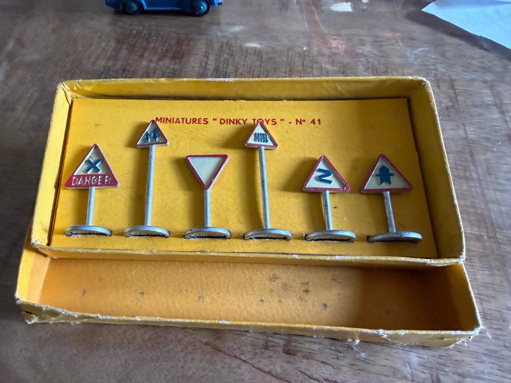 Dinky Toys Verkeersborden Set - Zeer Mooie Staat, Hobby en Vrije tijd, D, Overige typen, Dinky Toys, Ophalen of Verzenden
