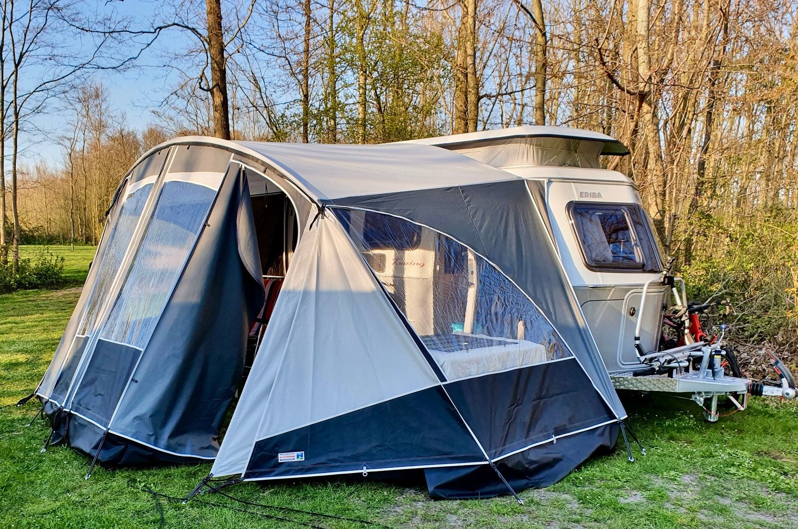 Eriba Touring Triton 430 60-edition 2021, Caravans en Kamperen, Ringverwarming, 750 - 1000 kg, Particulier, 4 tot 5 meter