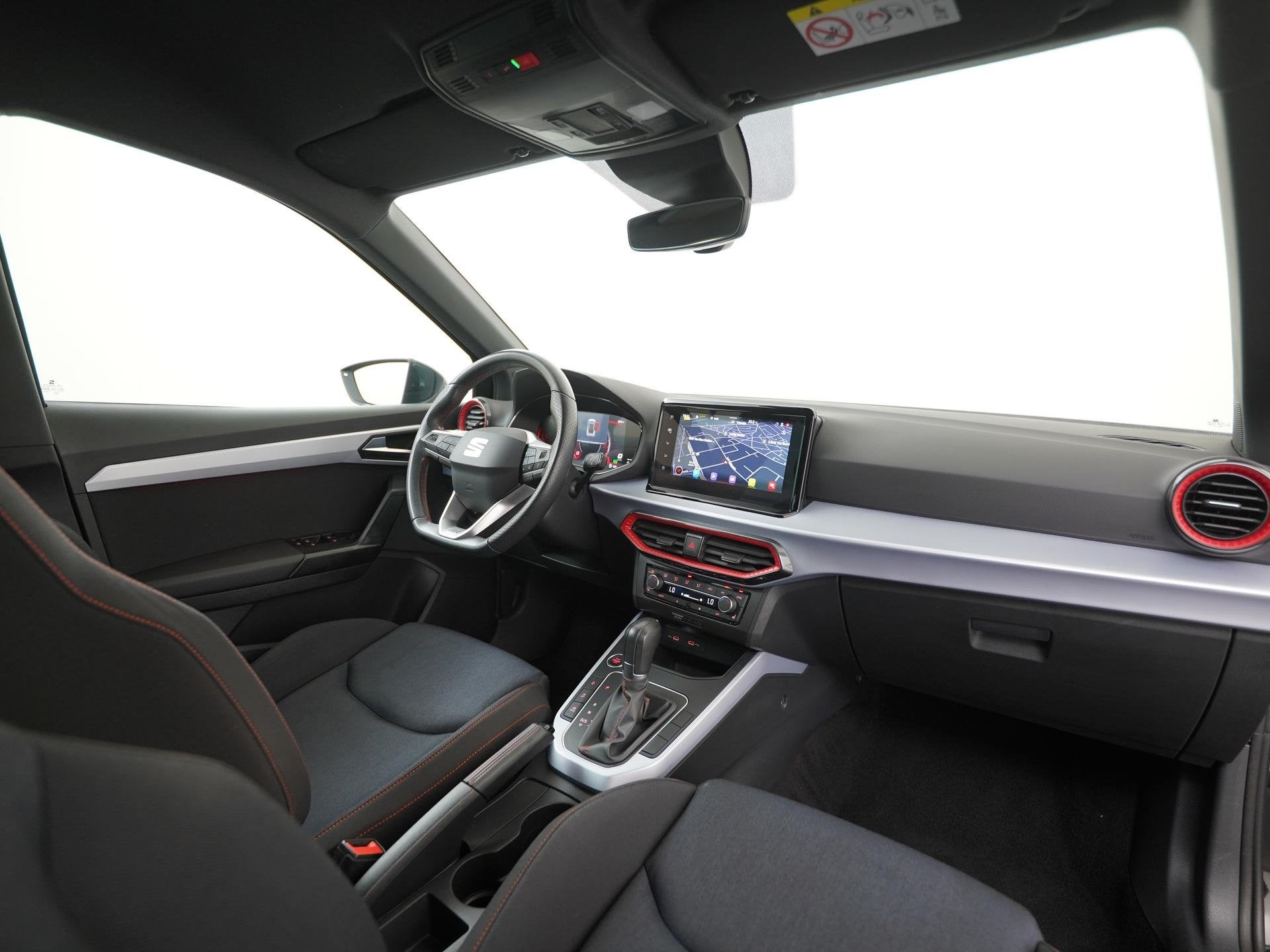 SEAT Arona 1.5 TSI FR DSG | Trekhaak | Digital Cockpit | Zon, Auto's, 4 cilinders, Alcantara, Zwart, 630 kg