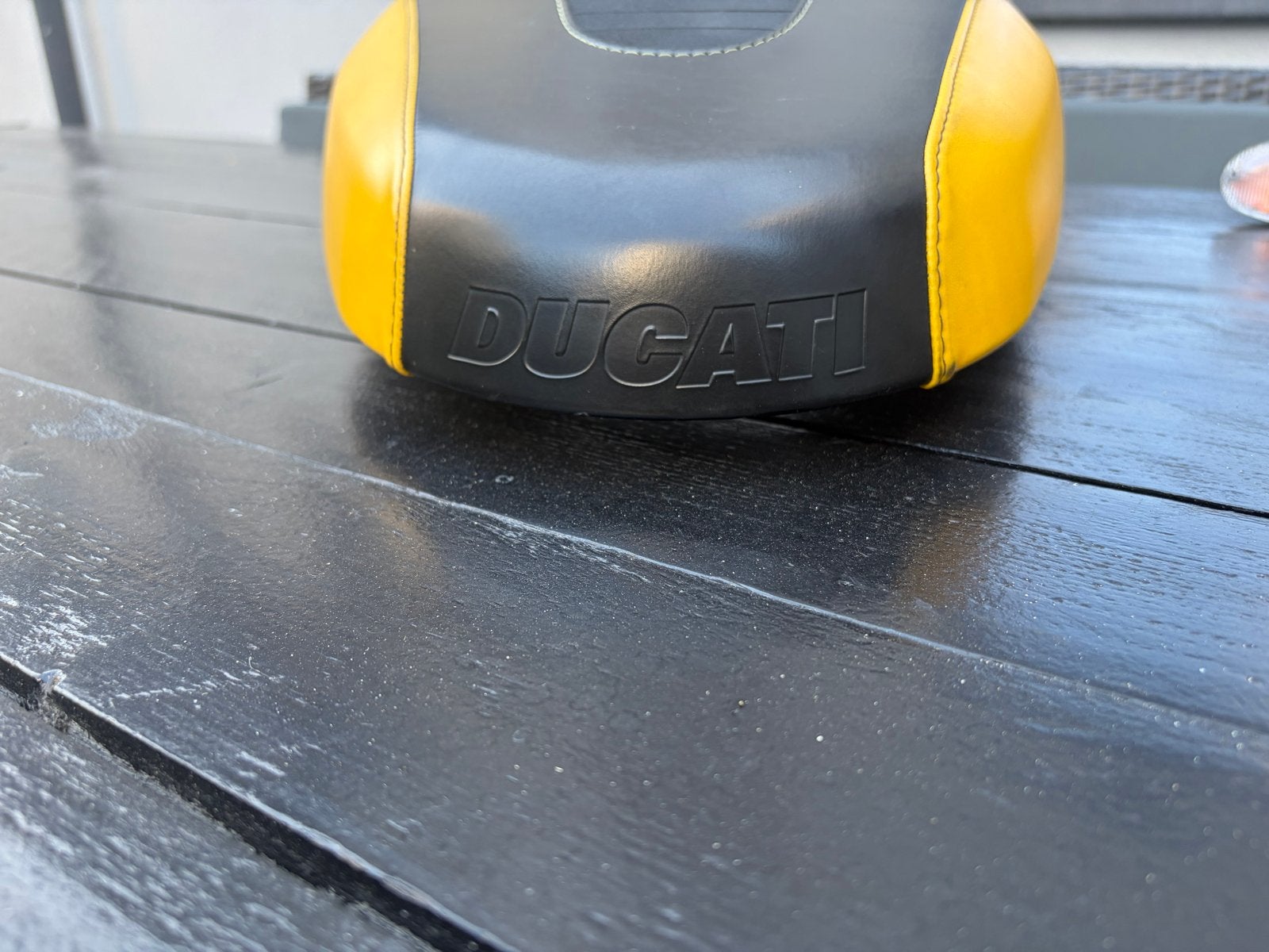 Ducati motorzadel - Zwart/Geel, Motoren, Ophalen of Verzenden, Gebruikt