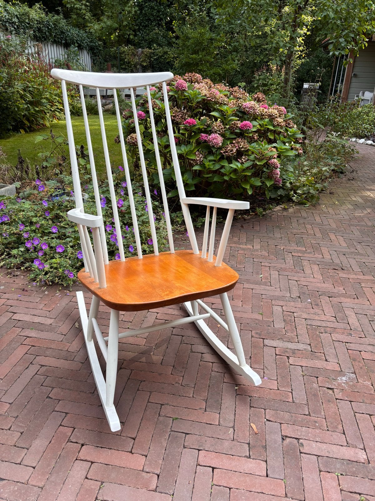 Vintage schommelstoel hout/ wit, Huis en Inrichting, Stoelen, Ophalen, Gebruikt, Wit, Eén