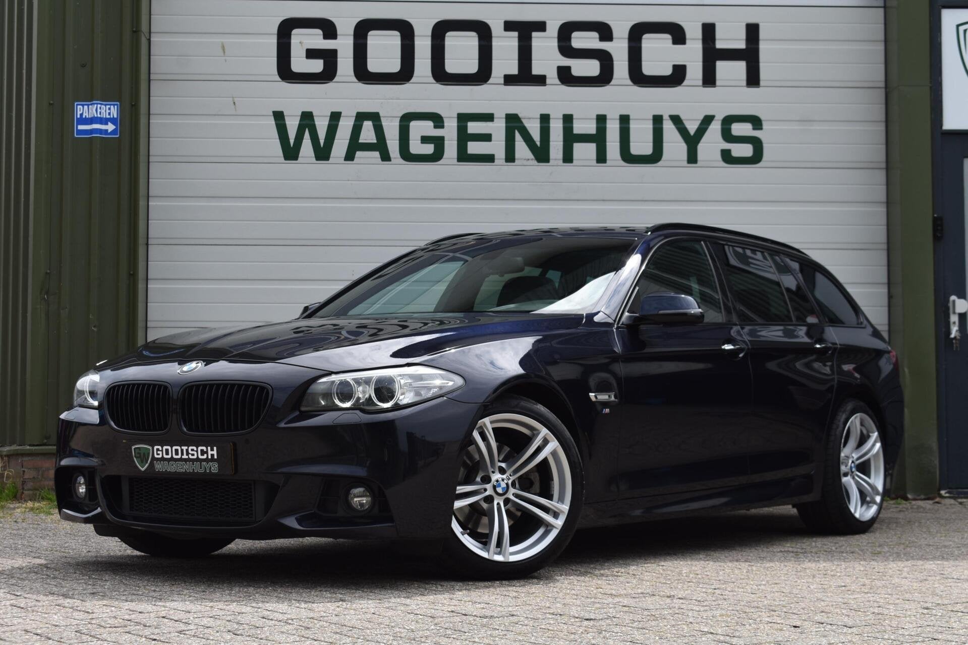 BMW 5-serie Touring 520i High Executive | Pano | Trekhaak |, Automaat, Achterwielaandrijving, Euro 6, 4 cilinders