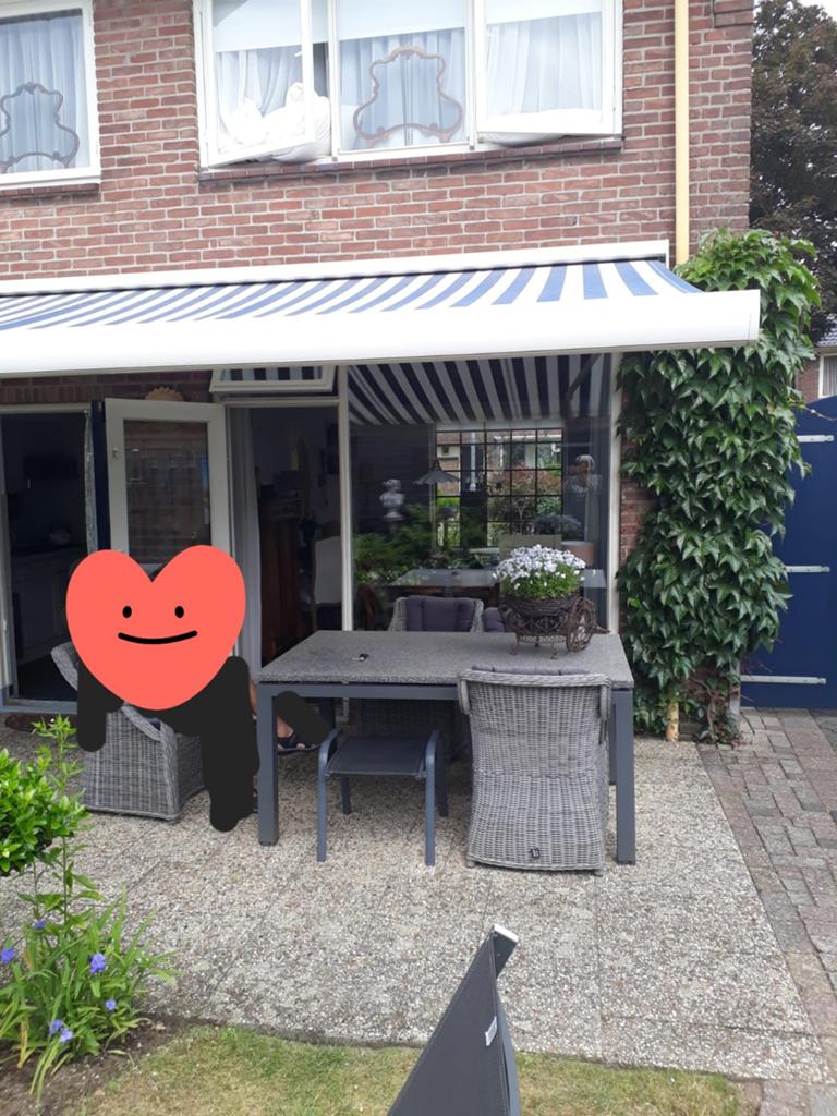 Elektrisch knop bedienbaar zonnescherm terrasscherm, Tuin en Terras, Zonneschermen, Ophalen, Gebruikt, Elektrisch, 150 tot 300 cm
