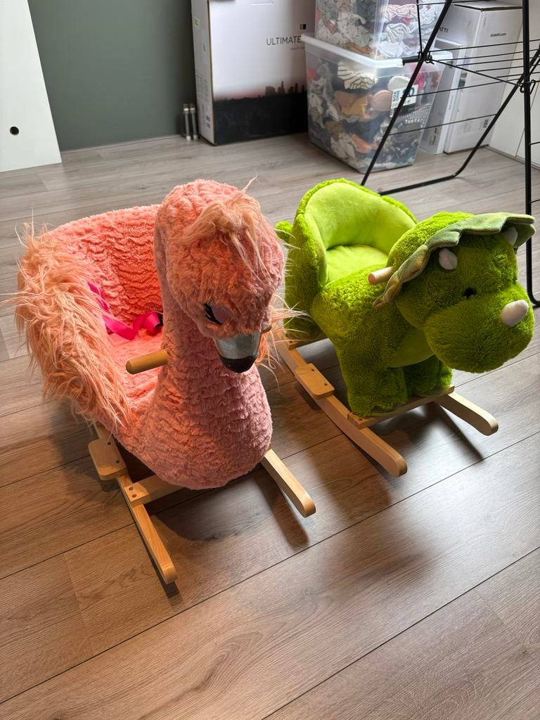 2 Schommelstoelen: Flamingo en Dinosaurus los €20, Ophalen, Gebruikt, Overige typen