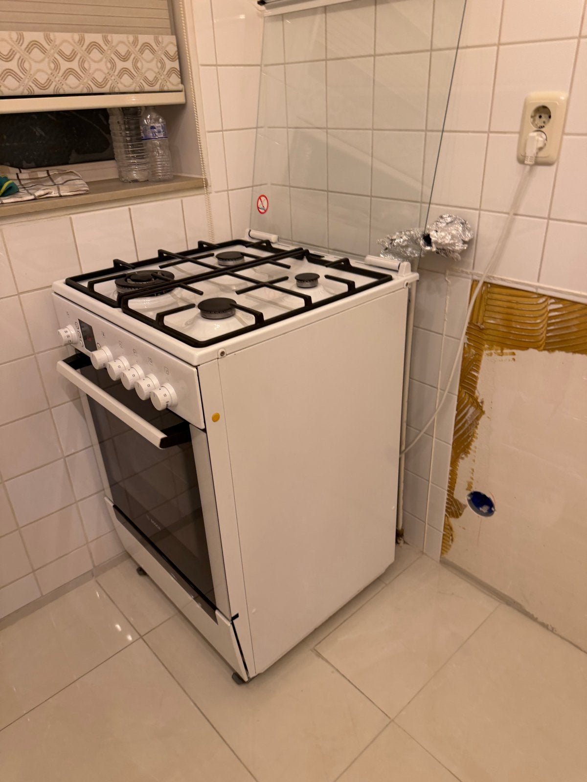 Gasfornuis met oven en 2 bakplaten, Gebruikt, Gas, Vrijstaand, 4 kookzones