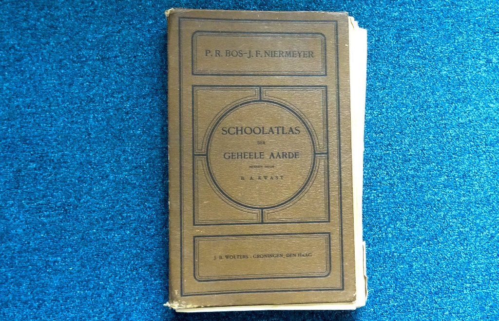 Bos–Niermeyer schoolatlas der geheele aarde 1929, Boeken, Atlassen en Landkaarten, Gelezen, Bosatlas, Ophalen of Verzenden, 1800 tot 2000