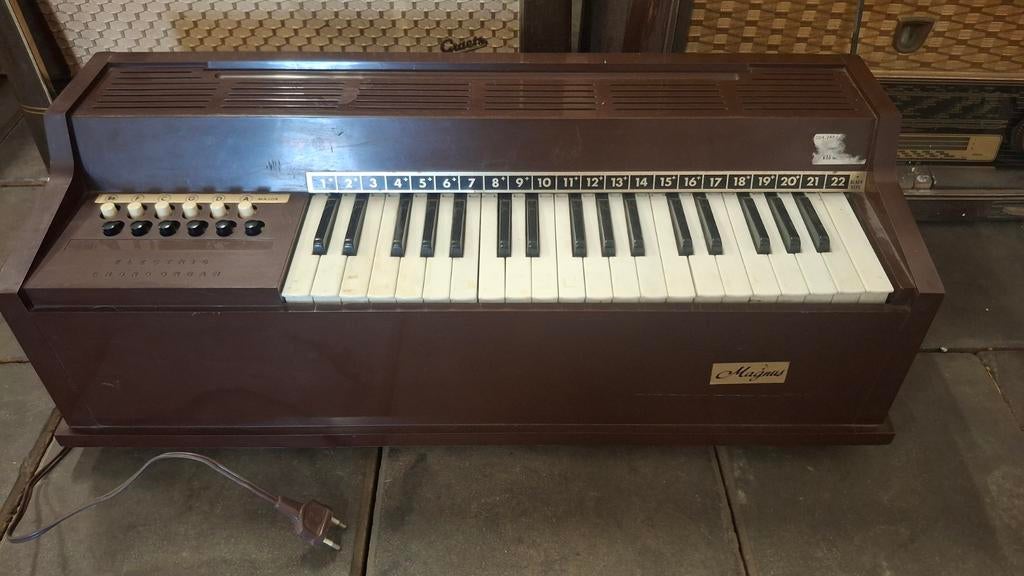 Vintage Magnus Elektrisch Chordoorgel - Bruin, Muziek en Instrumenten, Ophalen of Verzenden, Gebruikt, 1 klavier, Orgel
