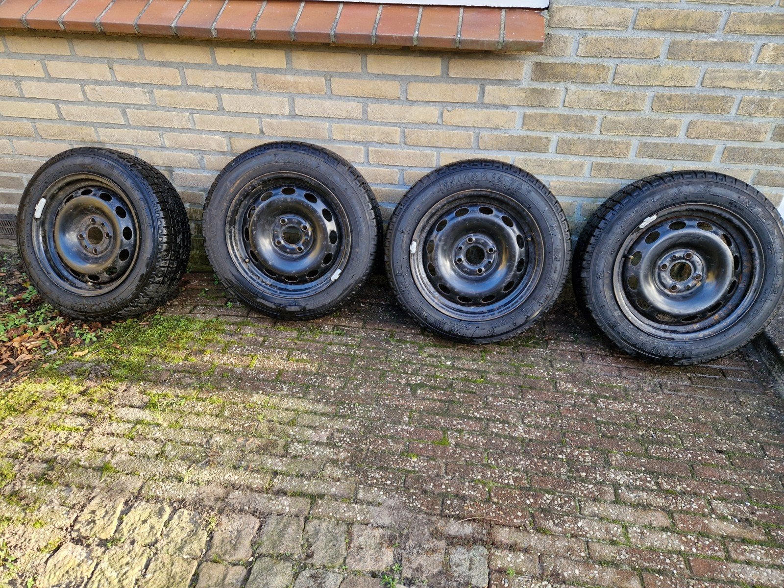 Set van 4 gebruikte winterbanden met stalen velgen, Auto-onderdelen, Ophalen, Gebruikt, 15 inch, Banden en Velgen