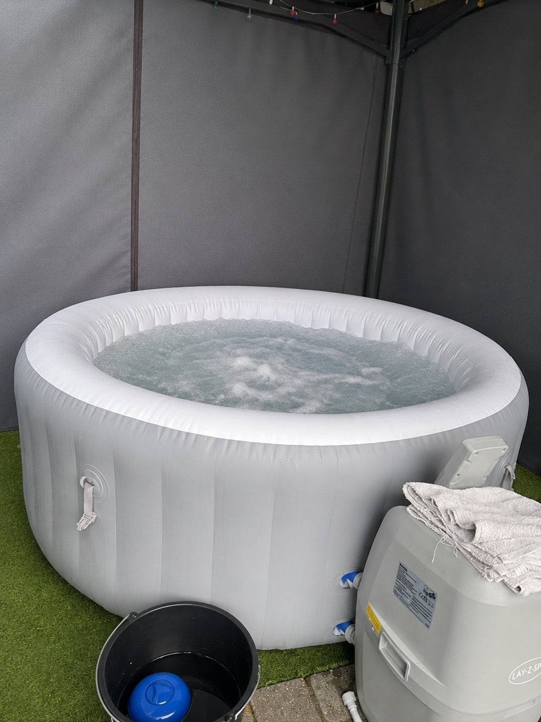 Lay-Z-Spa opblaasbare jacuzzi 4 personen – complete set, Ophalen, Gebruikt, Pomp, Opblaasbaar