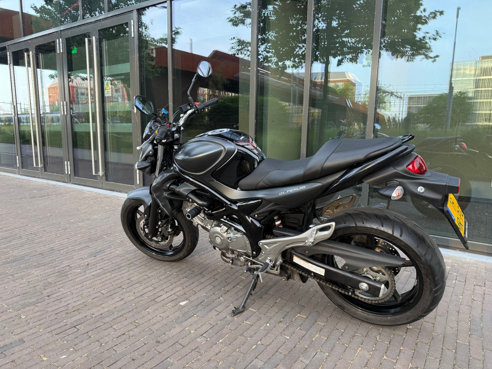 Suzuki Gladius 2014 ABS | 28.642 km | zwart | go, 2 cilinders, Occasion, Motorrijbewijs A, Particulier