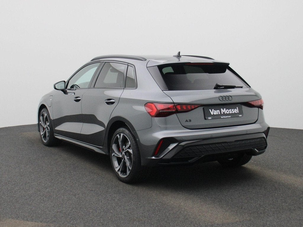 Audi A3 Sportback 45 TFSI e S edition Competition l Adaptive, Auto's, Audi, 12 maanden, 4 cilinders, Leder en Stof, 26 kWh