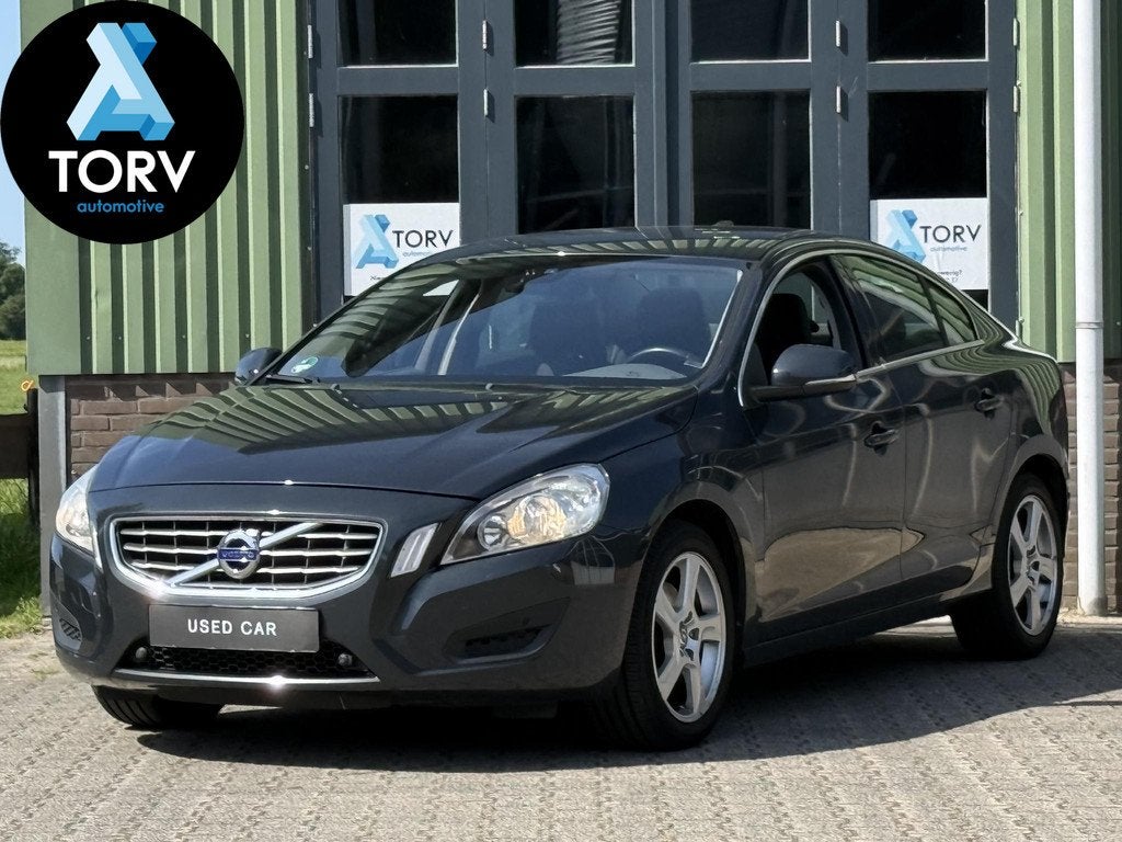 Volvo S60 1.6 T3 Momentum | Trekhaak | TOP onderhouden | Par, Voorwielaandrijving, Stof, Gebruikt, Zwart