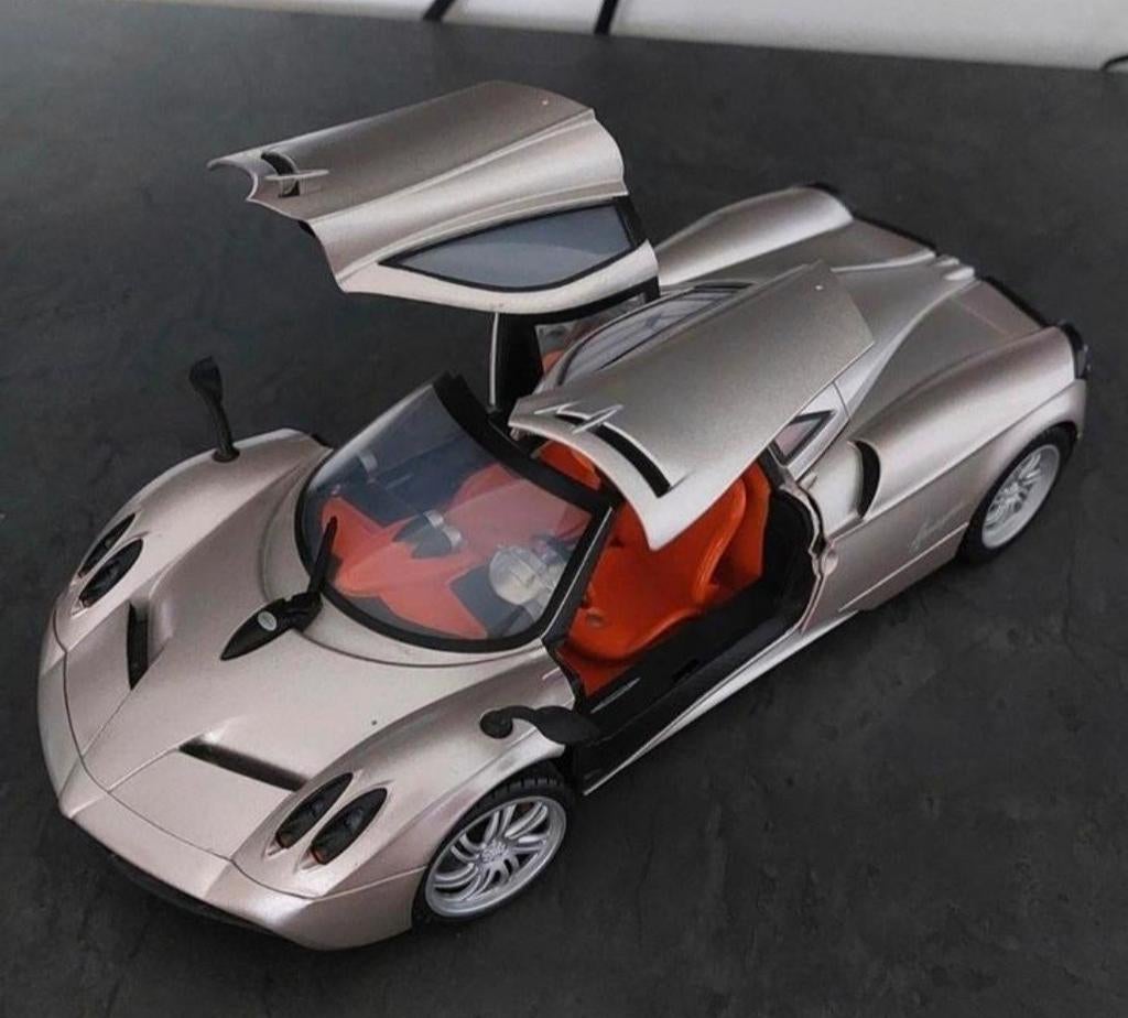 1/18 Pagani Huayra voor €175, Ophalen of Verzenden, Zo goed als nieuw, 1:5 t/m 1:8, Auto