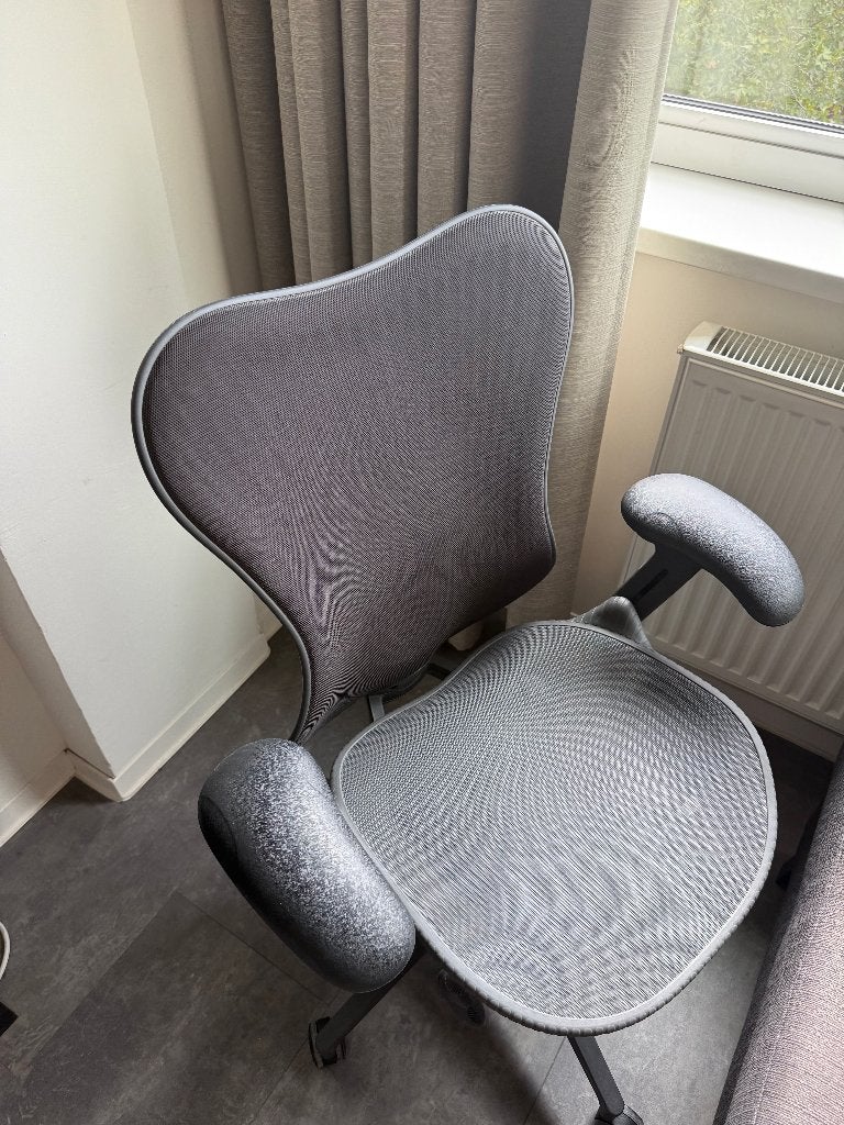 Herman Miller Mirra 2 chair Graphite Butterfly rug, Ophalen, Zwart, Zo goed als nieuw, Bureaustoel