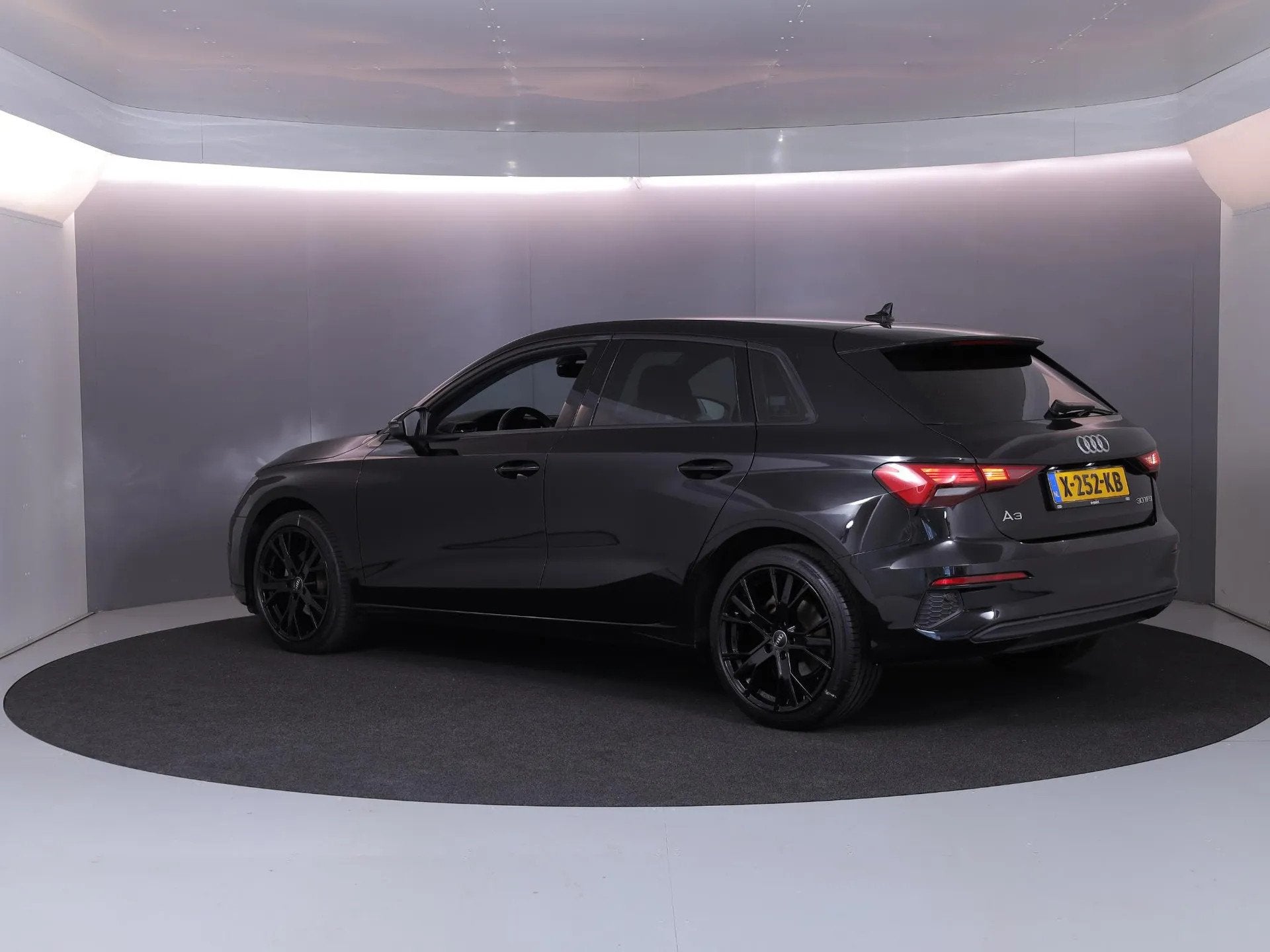 Audi A3 Sportback 30 TFSI Pro Line (bj 2023, automaat), Gebruikt, Zwart, Origineel Nederlands, Bedrijf