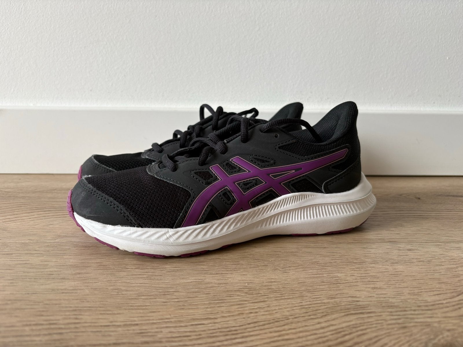 ASICS hardloopschoenen zwart/paars - Maat 36, Ophalen of Verzenden, Gedragen, Sportschoenen, Zwart