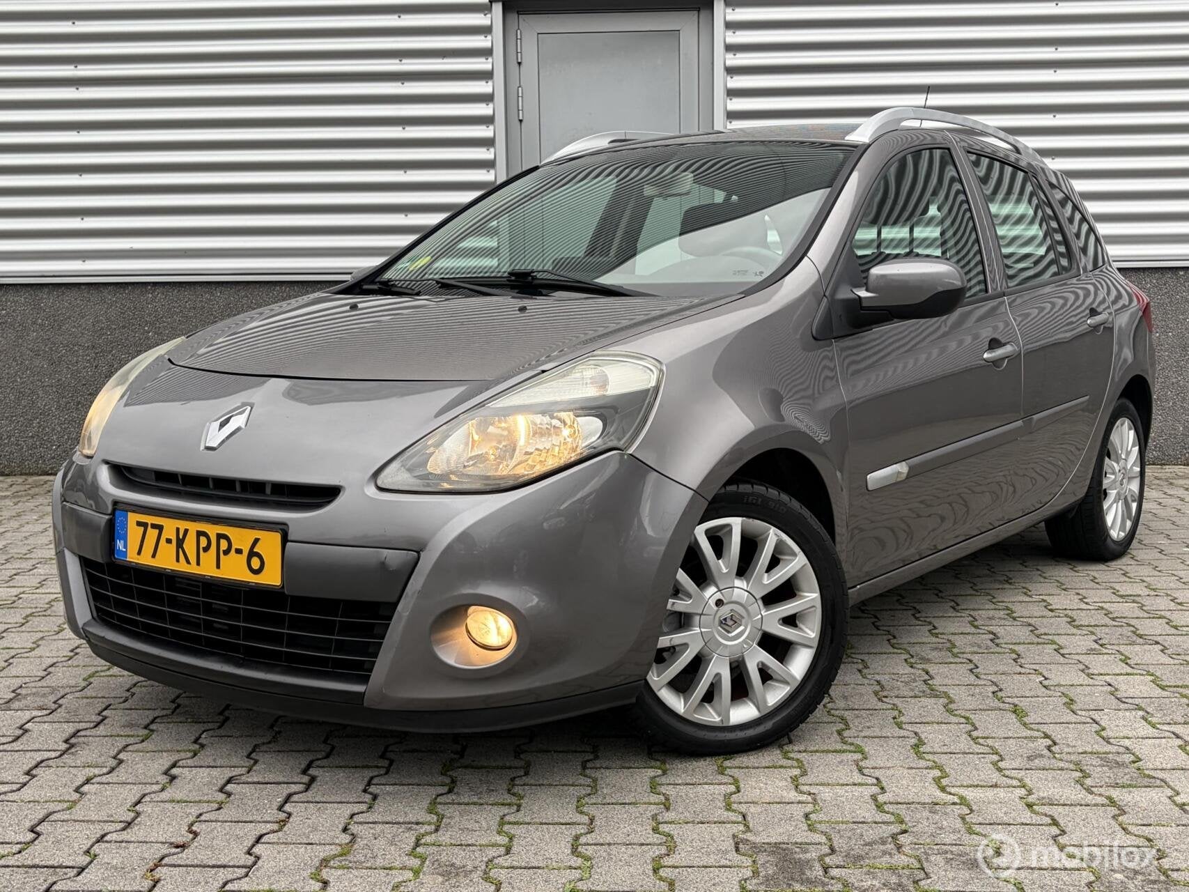 Renault Clio Estate 1.2 TCE Dynamique Airco-Cruise-PDC, Voorwielaandrijving, Gebruikt, Zwart, 4 cilinders