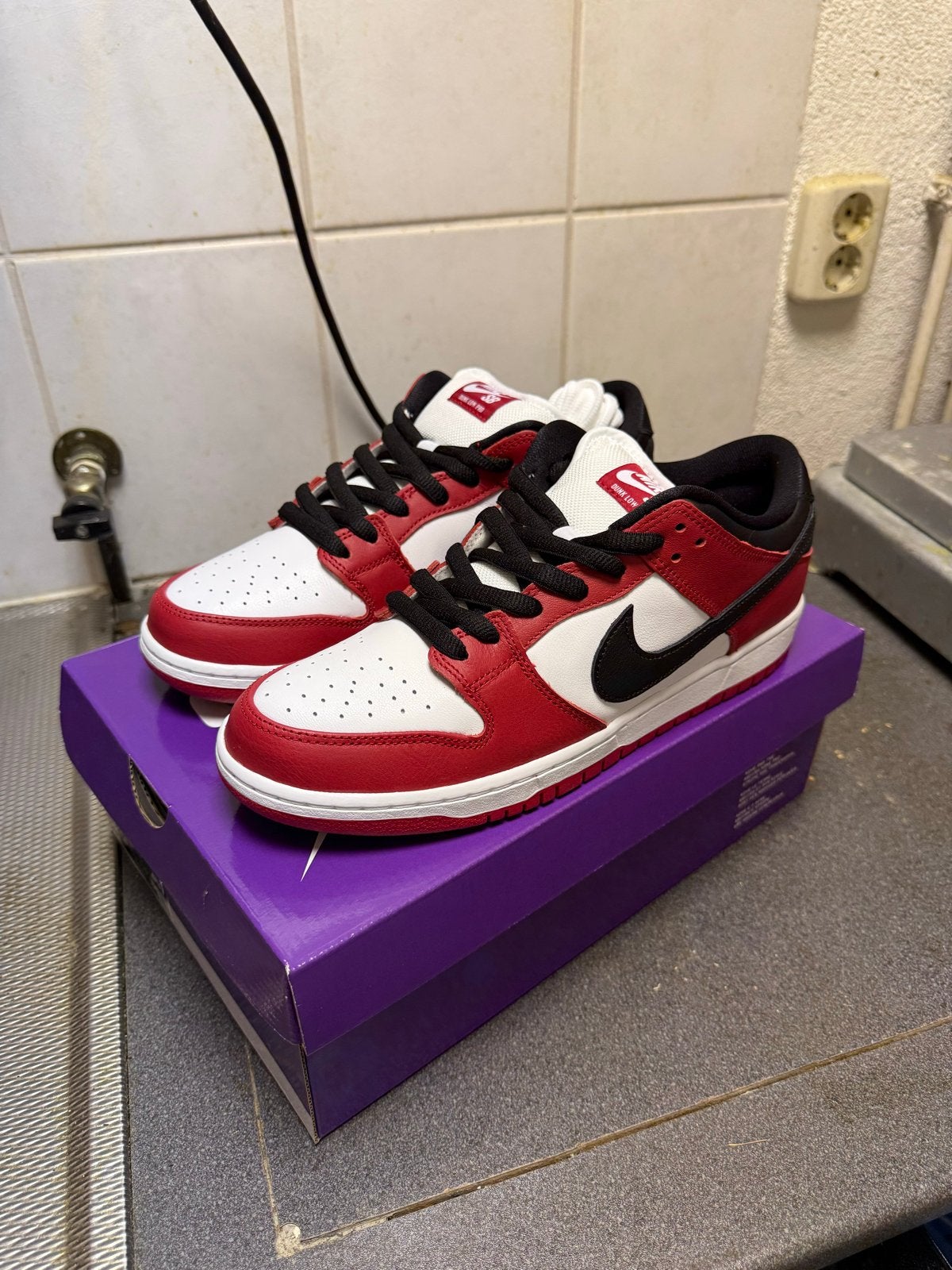 Nike SB Dunk Low Pro Varsity Red/White/Black (Maat 44), Ophalen of Verzenden, Nieuw, Overige kleuren, Sneakers of Gympen