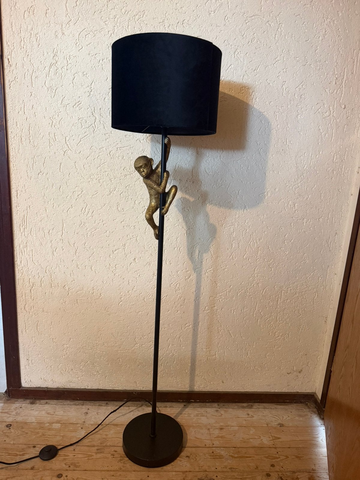 Staande Lamp met Aap & Prachtig Zwart Fluwelen Kap., Ophalen, Zo goed als nieuw, Metaal, 150 tot 200 cm