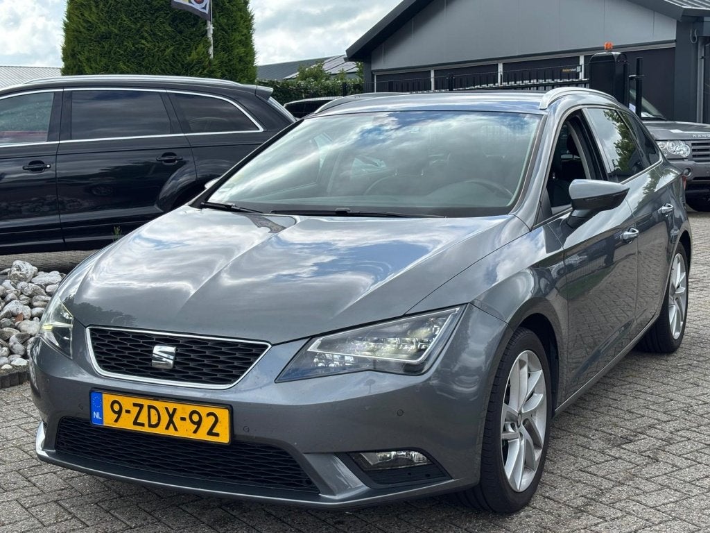 SEAT Leon ST 1.6 TDI Sport Alcantara Xenon 2014 Trekhaak, Auto's, Euro 5, Gebruikt, 4 cilinders, Leon