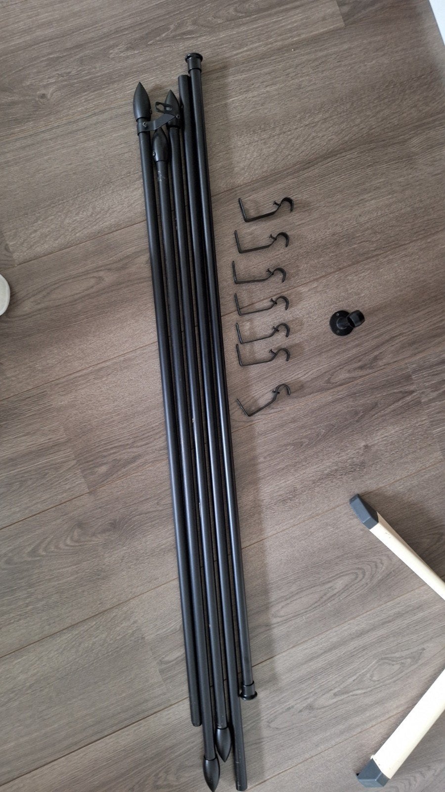 Zwarte gordijnroedes met eindknoppen en haken, Ophalen, Met haken, Gebruikt, Zwart