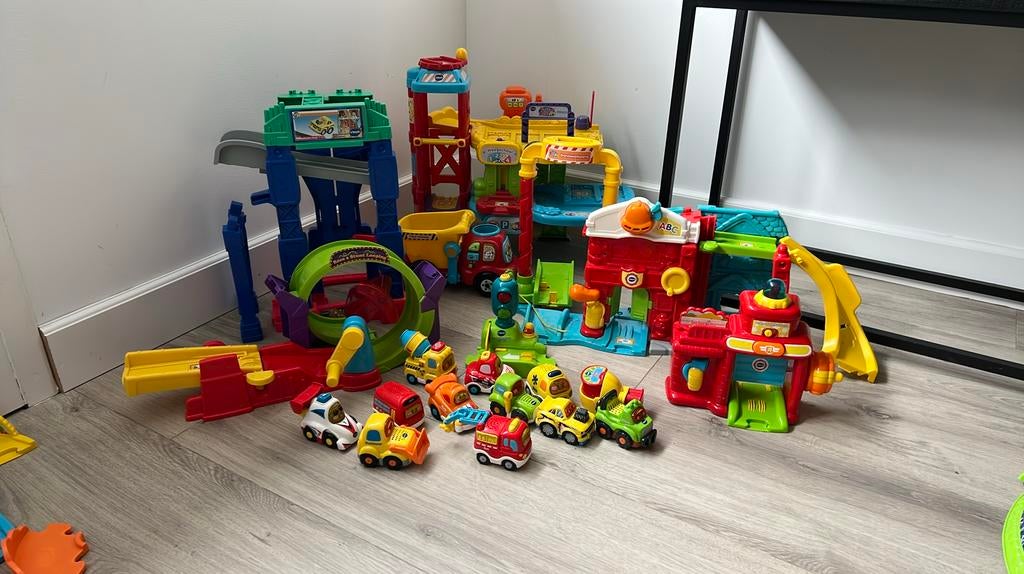 Grote Vtech ToetToet set: brandweer, racebaan, stuntbaan, Kinderen en Baby's, Speelgoed | Vtech, Ophalen, Zo goed als nieuw