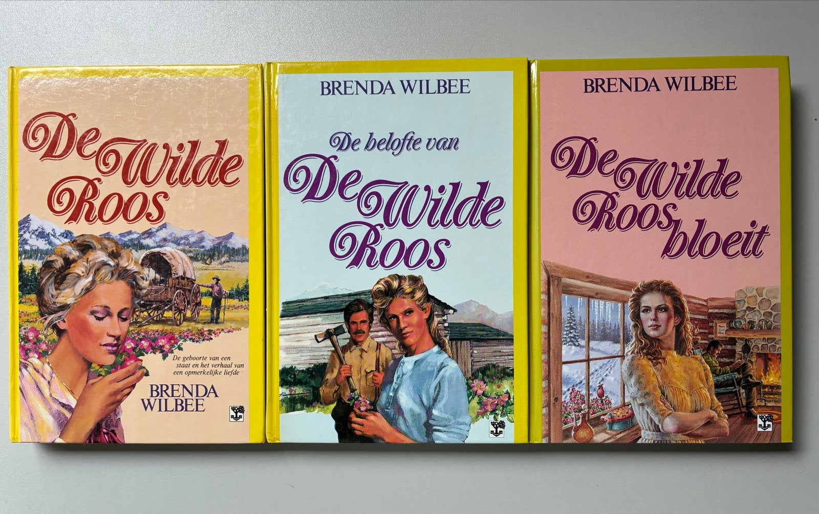 De Wilde Roos Trilogie - Brenda Wilbee - Boekenset, Ophalen of Verzenden, Zo goed als nieuw, Nederland