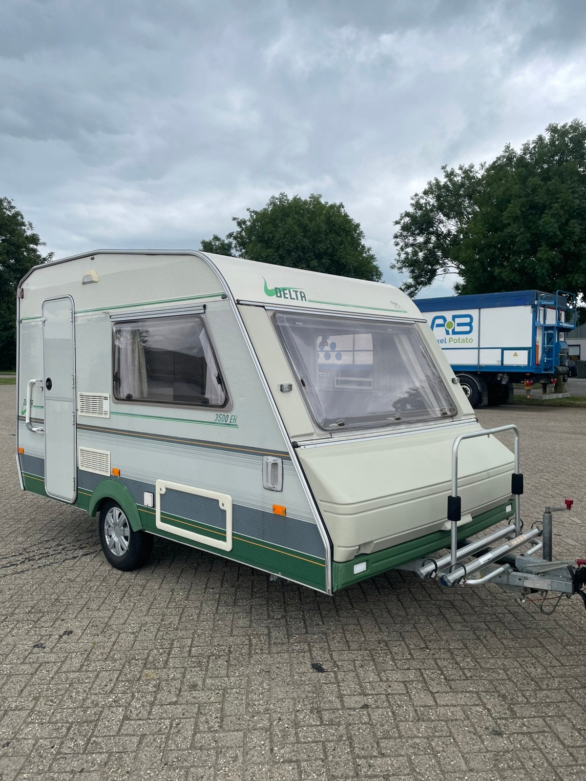 Delta 3500 EK caravan 2 persoons! Vakantie klaar!!, Caravans en Kamperen, Caravans, Treinzit, 750 - 1000 kg, Particulier, Kachel