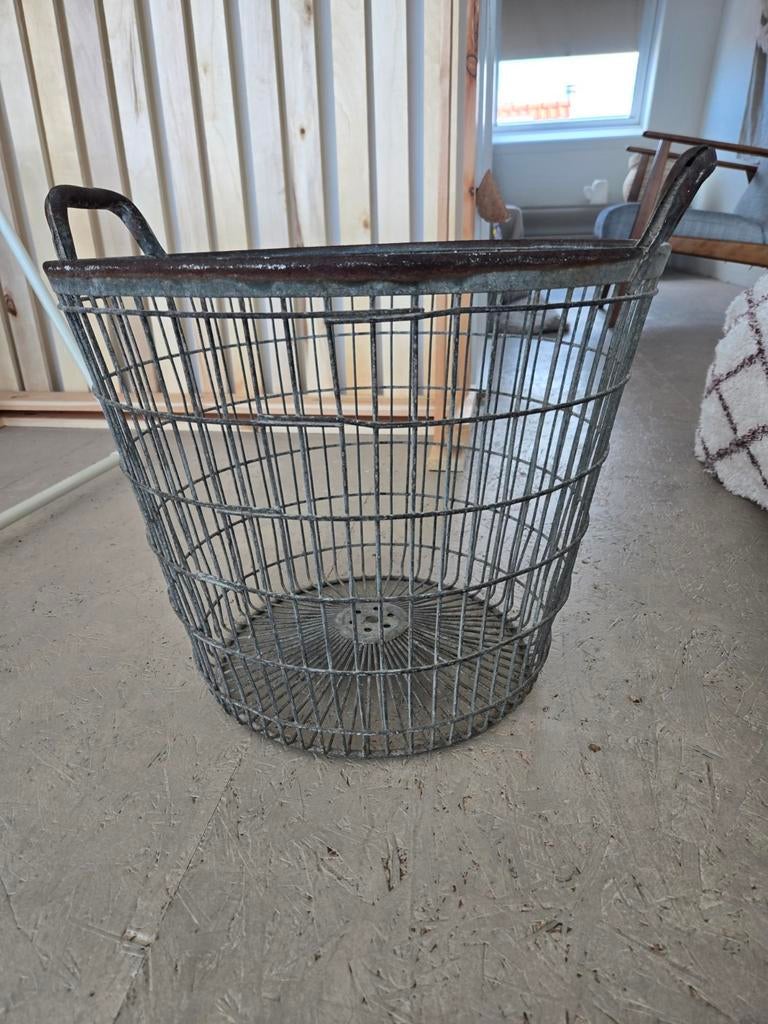 Vintage metalen wasmand, Ophalen