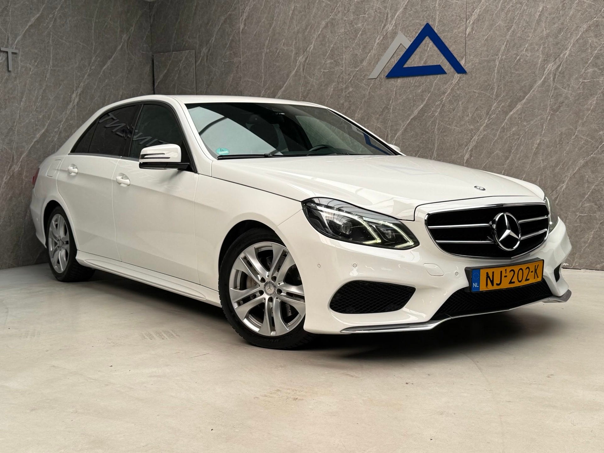 Mercedes-Benz E-klasse 250 Ambition Avantgarde 211 PK, Auto's, Mercedes-Benz, Automaat, 1998 cc, Achterwielaandrijving, Gebruikt