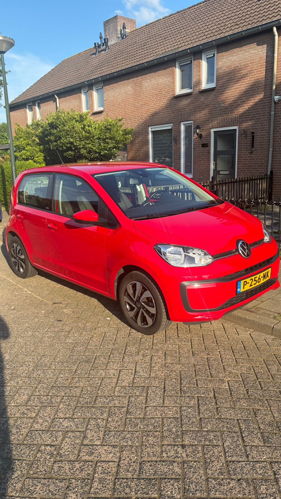 Volkswagen up!, Auto's, Volkswagen, Particulier, up!, Benzine, Handgeschakeld, Rood, Stof, Ophalen