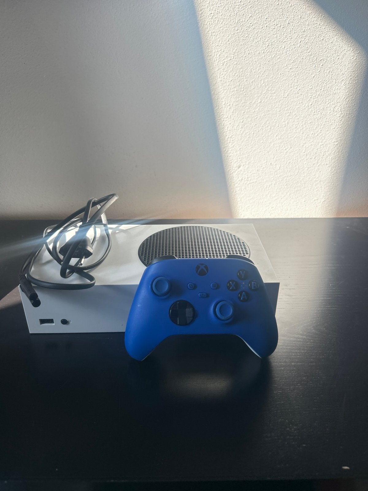 Xbox Series S met blauwe controller